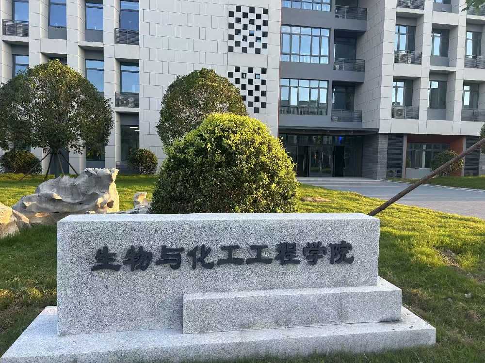 青海省扬州职业大学体育场高杆灯项目